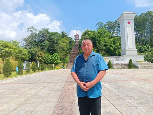 1759219586851433.jpg 2025年9月20日广西壮族自治区玉林市玉州区龟山公园内玉林市纪念广场 纪念碑_副本.jpg