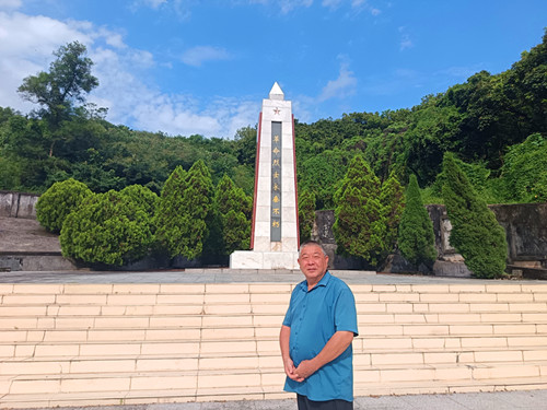 2025年9月20日广西壮族自治区玉林市容县容州镇杨叶村佛子冲百足山，容县纪念碑_副本.jpg