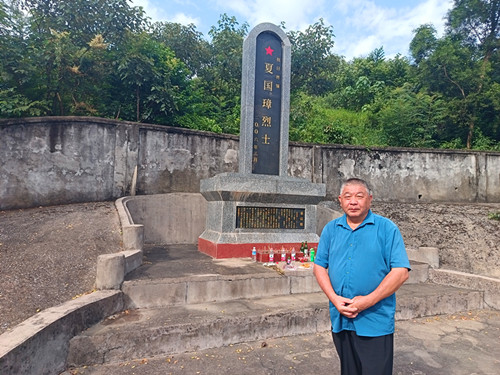 1760173549226187.jpg 2025年9月20日广西壮族自治区玉林市容县容州镇杨叶村佛子冲百足山的夏国璋纪念碑前_副本.jpg