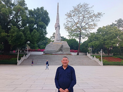 2025年12月5日广州市中山二路92号的广州起义陵园正门内_副本.jpg