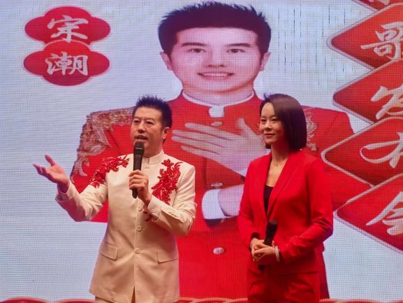 知名歌手宋潮《红起来》发布会圆满成功 ——家国情怀在红红火火的音乐中演绎、传递 知名歌手宋潮《红起来》发布会圆满成功 ——家国情怀在红红火火的音乐中演绎、传递